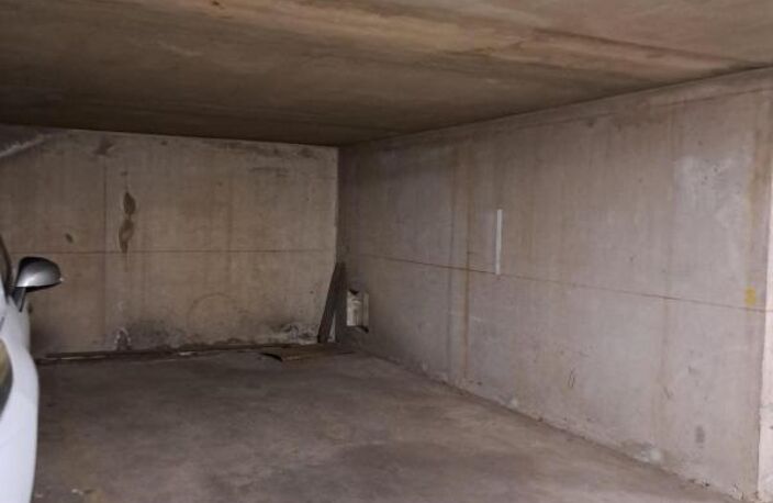 PLACE DE PARKING COUVERTE - HYERES 56€ + TVA — photo 3