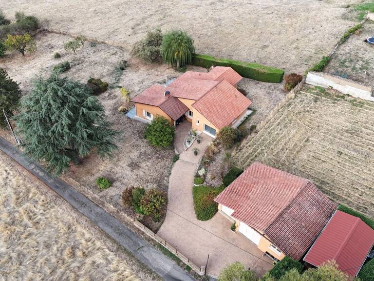 Maison dans un environnement buccolique — photo 1