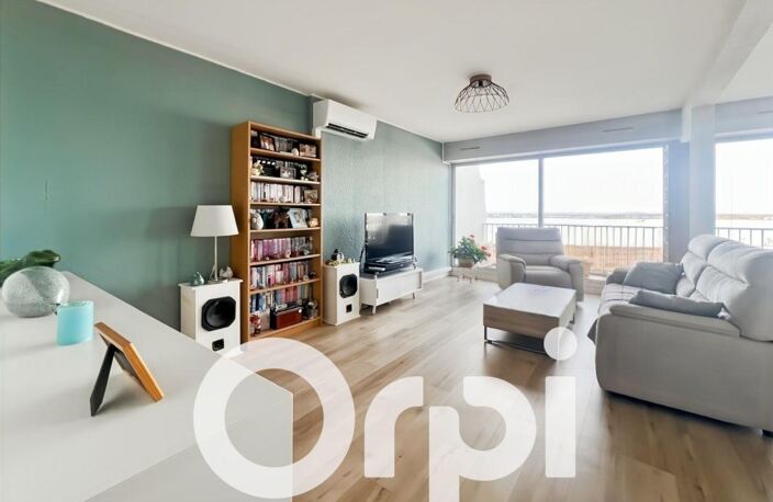 À Vendre à Palavas-Les-Flots  Appartement T2 entièrement rénové avec Parking en option (15 000 Euros) — photo 2