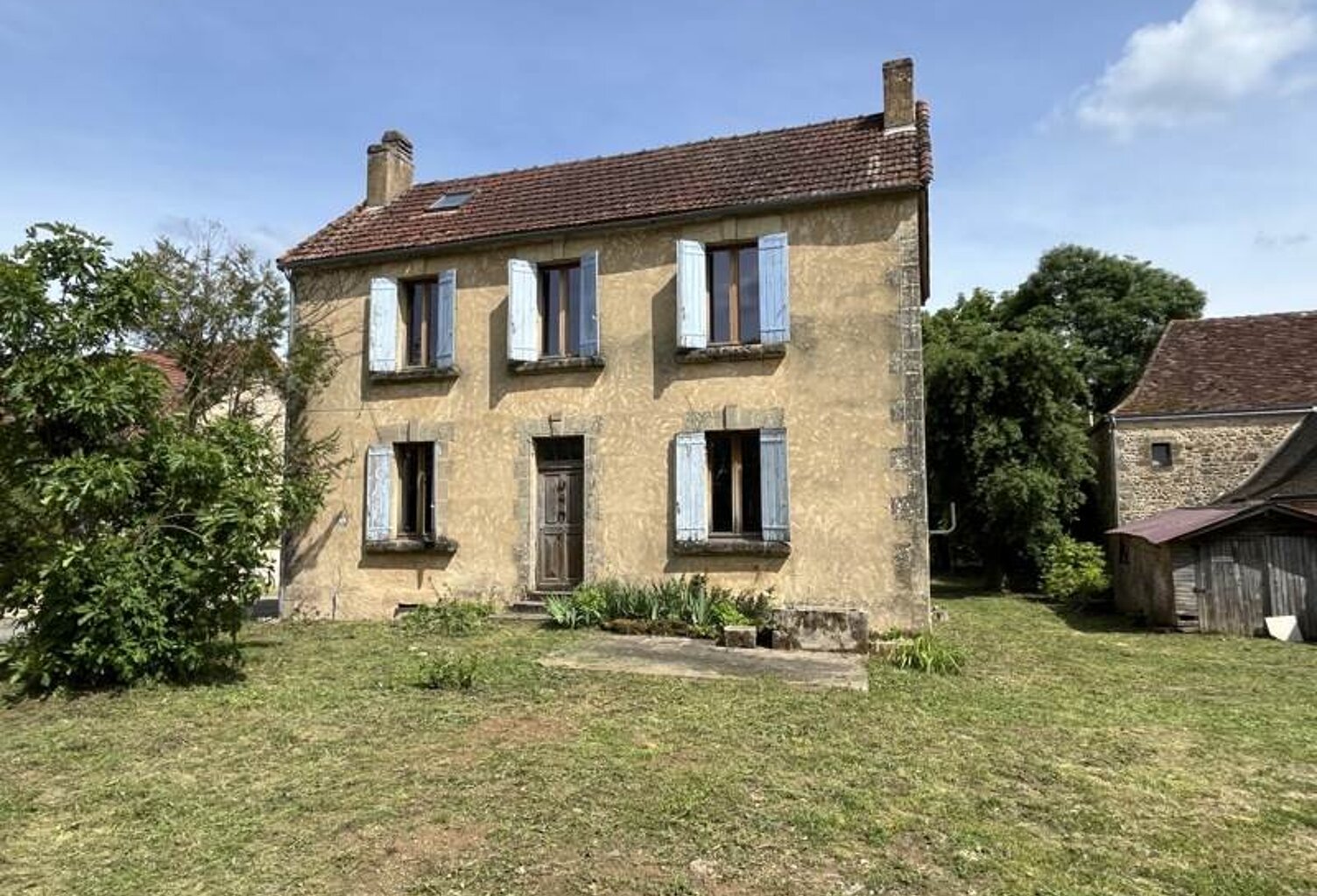 Maison en pierre de 8 pièces principales — photo 1