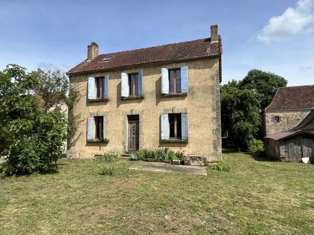 Maison en pierre de 8 pièces principales — photo du bien
