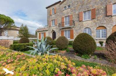 Maison en pierre de 10 pièces principales — photo du bien
