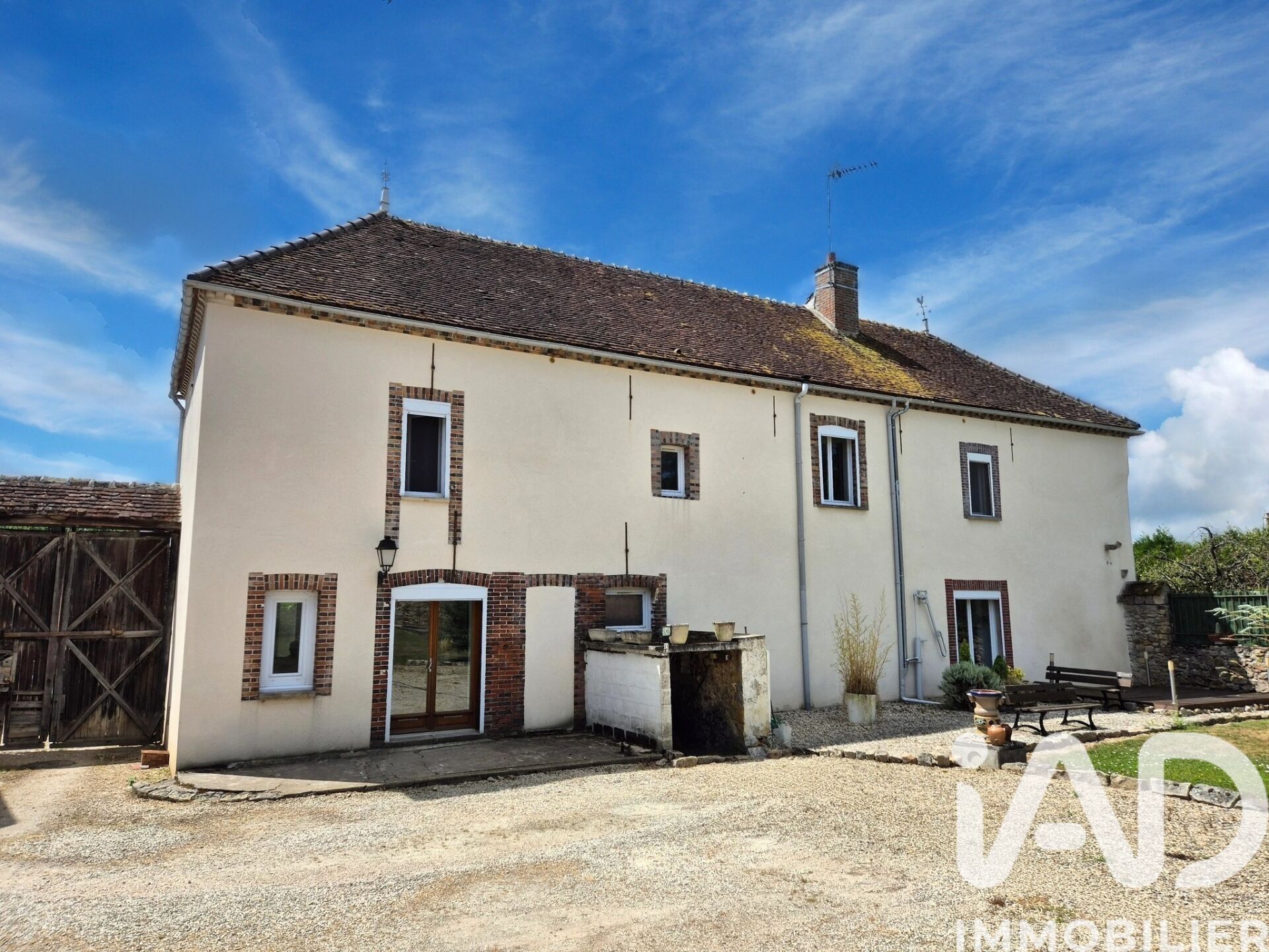 Sens - 185m² - 7p. - 5ch.