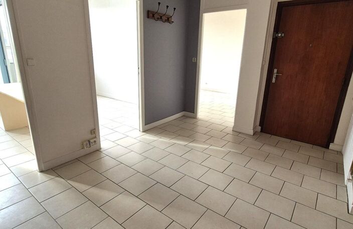 Bel Appartement Résidentiel de 72 m² avec Ascenseur, Hall d'entrée sécurisé, Interphone, Local technique et Terrain clos, sécurisé et paysager de 4810 m² — photo 3