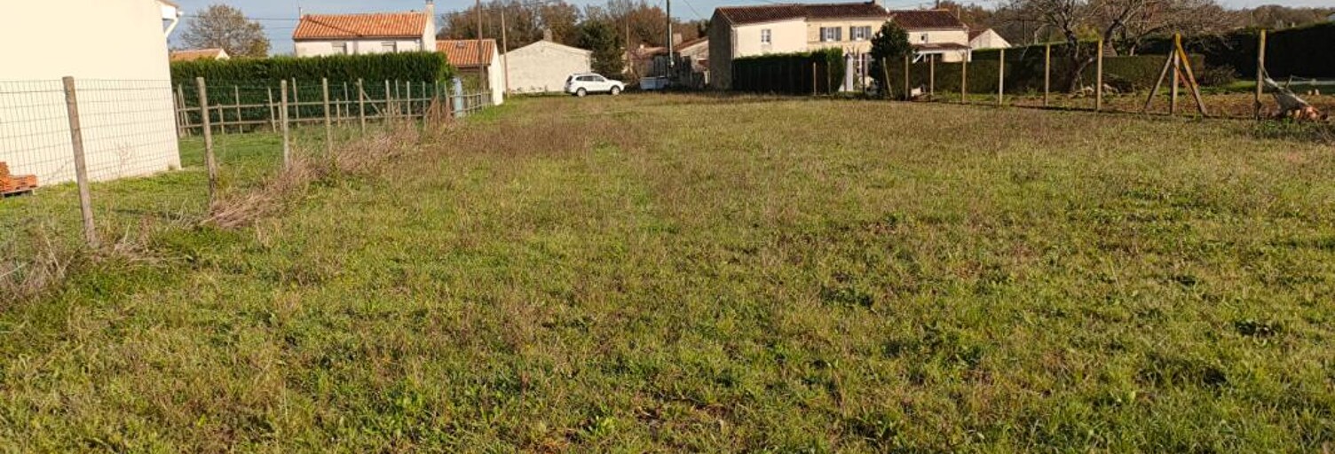 Terrain  1298 m² à vendre à Saint-Savinien (17350)