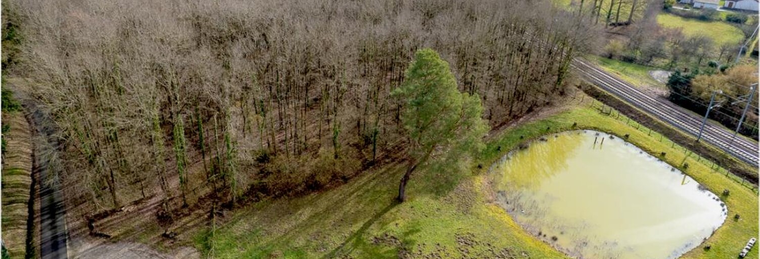 Maison  4322 m² à vendre à Thénioux (18100)