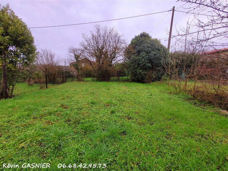 RUELLE SUR TOUVRE (16600) : Terrain constructible de 650m2 — photo 1