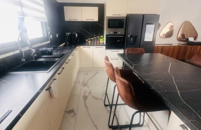 Maison 4 pièces 110 m2 contemporaine de plain-pied avec piscine — photo 3