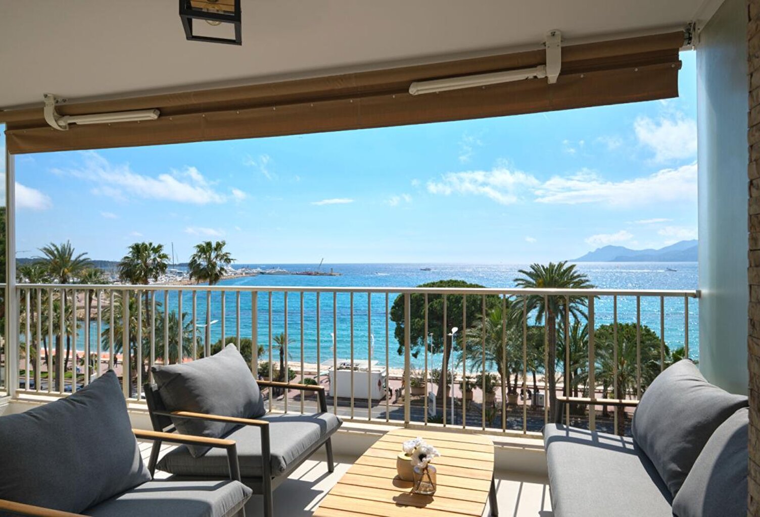 Cannes Croisette  Appartement d'Exception avec Vue Mer Panoramique — photo 1