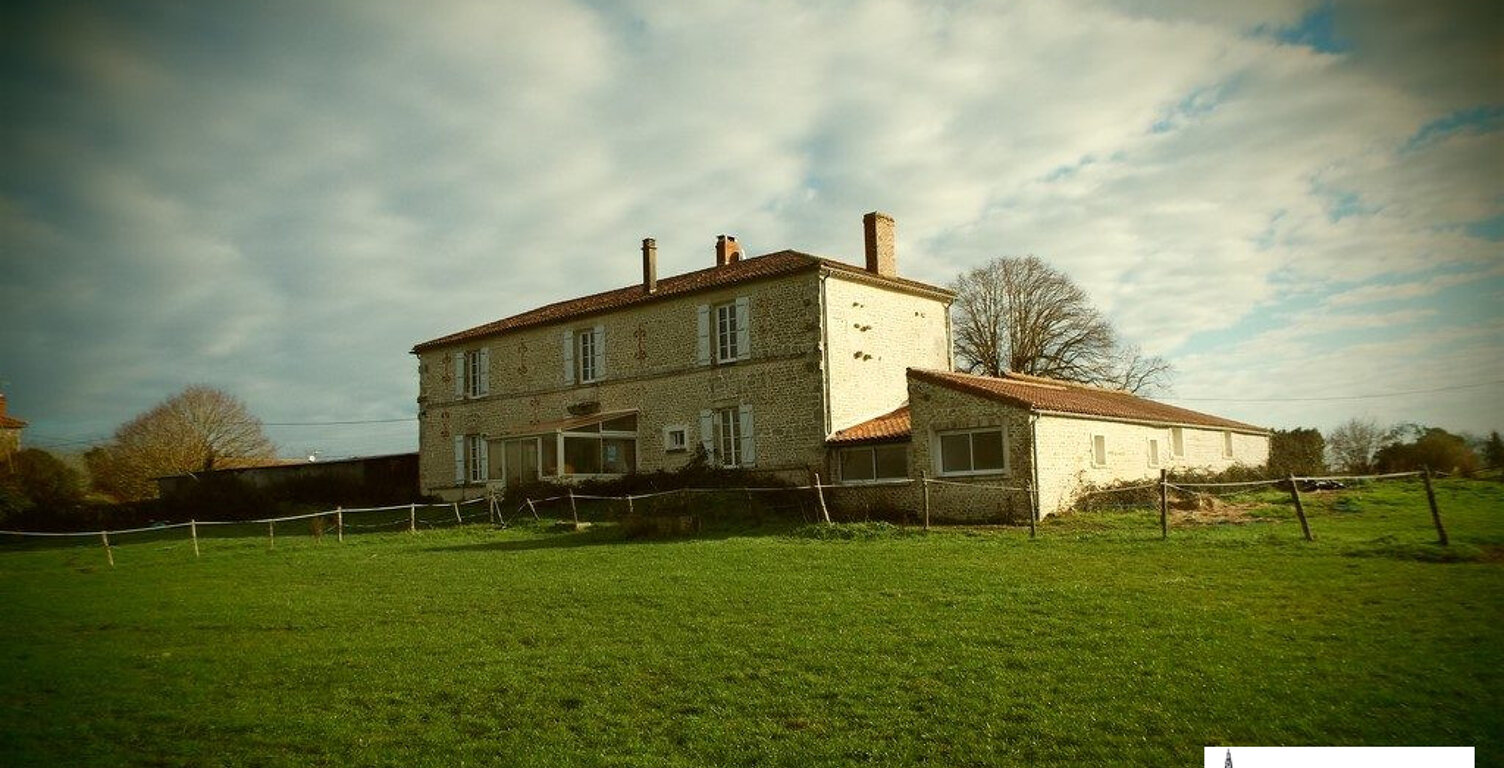Belle Bâtisse début 16éme siècle — photo 1