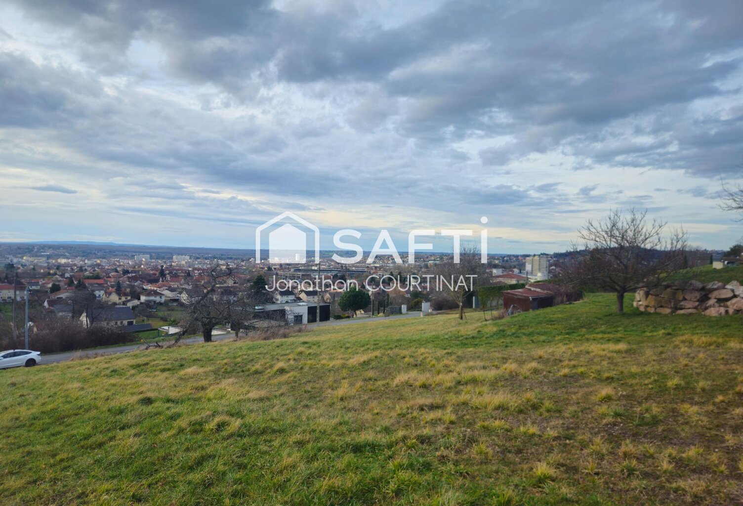 Terrain constructible de 2074m² - Ve dégagée — photo 1