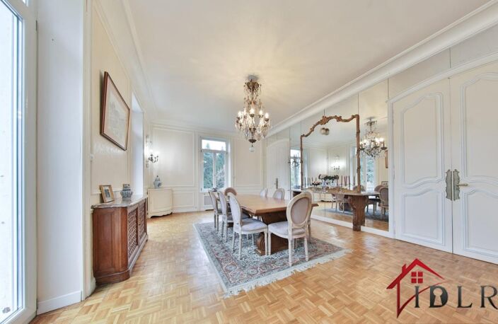 CHÂTEAU DE PRESTIGE AVEC PISCINE, PARC ARBORÉ ET RIVIERE — photo 3