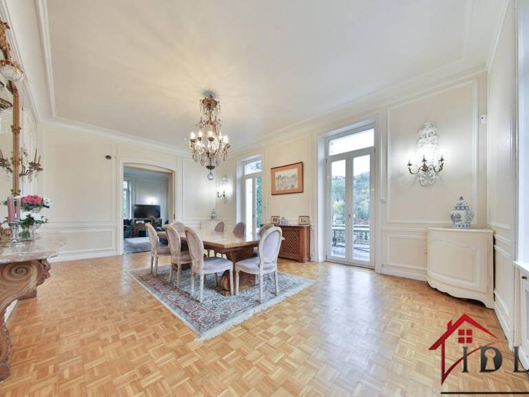 CHÂTEAU DE PRESTIGE AVEC PISCINE, PARC ARBORÉ ET RIVIERE — photo 1