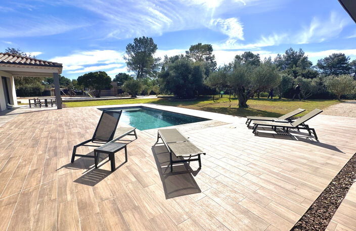 Coup de cœur assuré pour cette splendide maison récente de 220 m2, implantée sur un vaste terrain de 2 850 m2, — photo 2