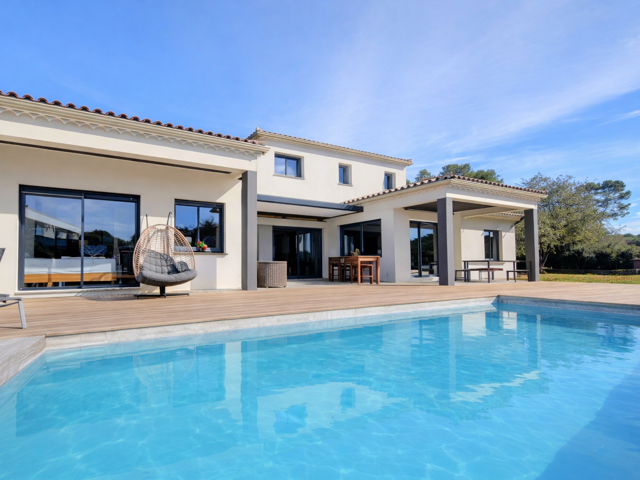 Coup de cœur assuré pour cette splendide maison récente de 220 m2, implantée sur un vaste terrain de 2 850 m2, — photo du bien