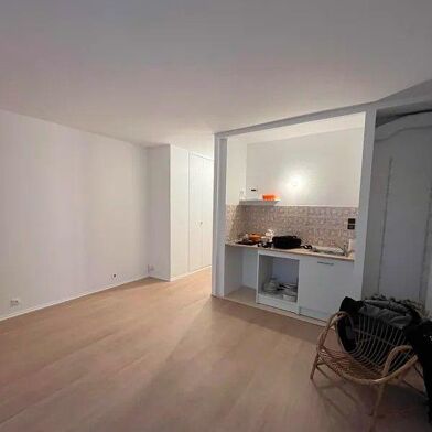 Appartement 1 pièces 830 €