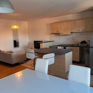 Appartement 3 pièces 910 €