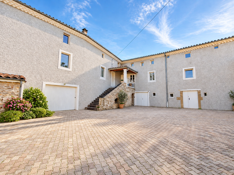 Grande bâtisse de caractère   Plus de 150 m2 habitables + se — photo 1