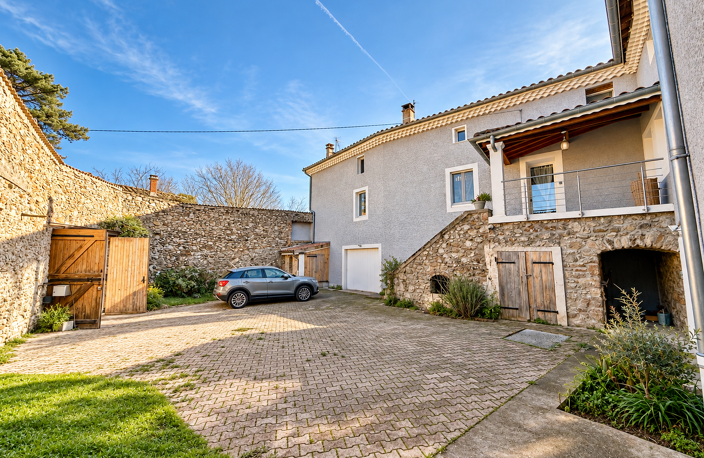 Grande bâtisse de caractère   Plus de 150 m2 habitables + se — photo 2