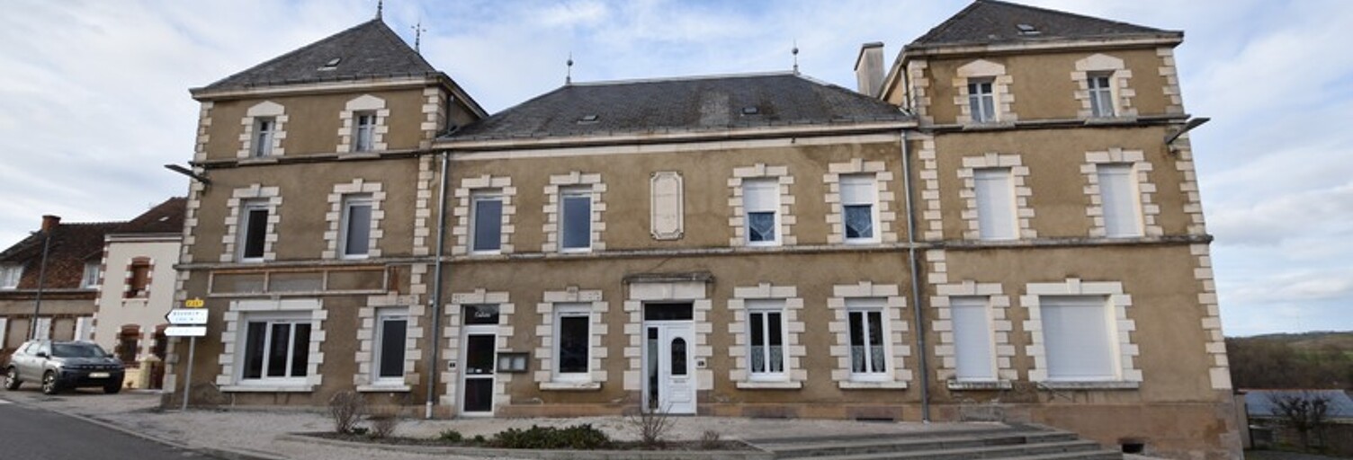 Immeuble  225 m² à vendre à Neuvy-Grandchamp (71130)