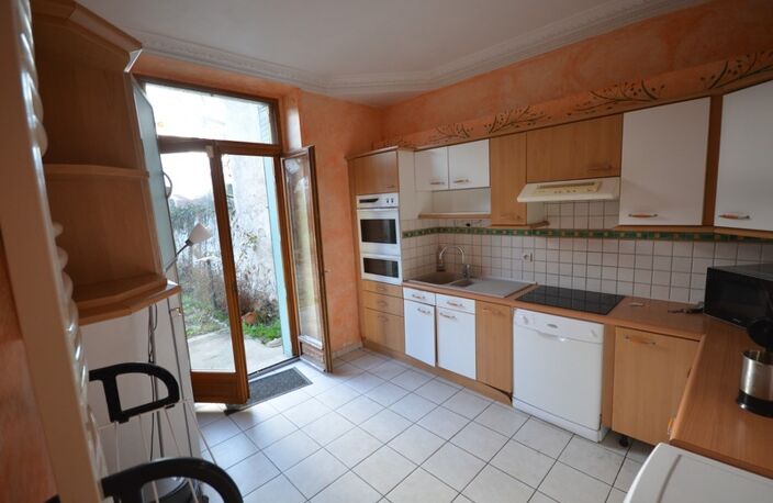 Proche de LA FERTE SOUS JOUARRE (77) à vendre maison de 7 pièces avec local commercial — photo 4