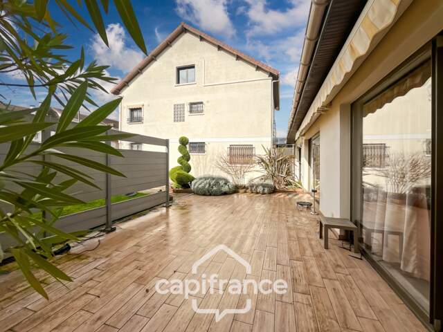 Maison familiale et polyvalente, à Ormesson-sur-Marne, au calme, 4 chambres, dépendance, 2 grands garages, terrain 496 m2 — photo du bien