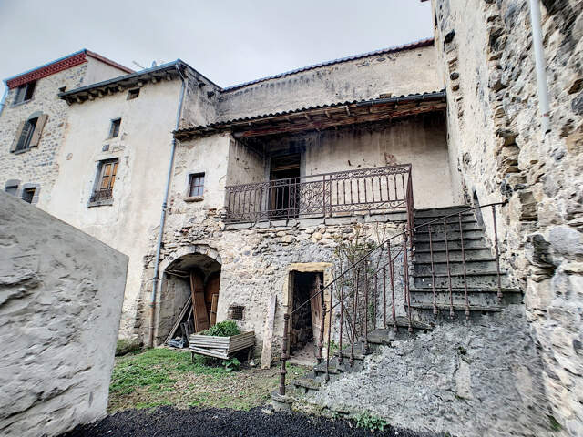 25MN CLERMONT - 5MN CHAMPEIX - Maison à rénover avec terrass — photo du bien