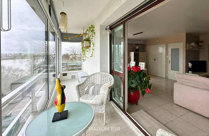 Bel Appartement Type 3 lumineux avec vue  sur la Loire 80 m2 au 7 è étage avec parking et cave. — photo 2