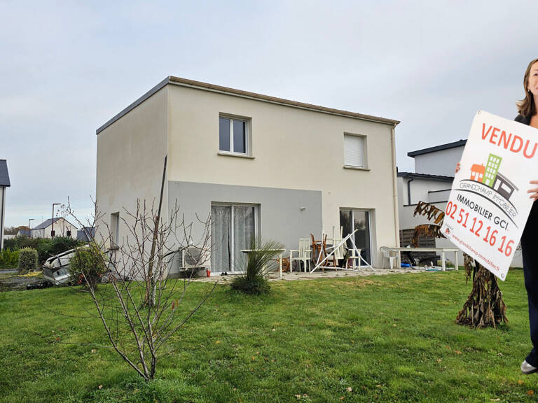Contemporaine DPE A de 4 ch + double garage dans le centre de Sucé-sur-Erdre — photo 1