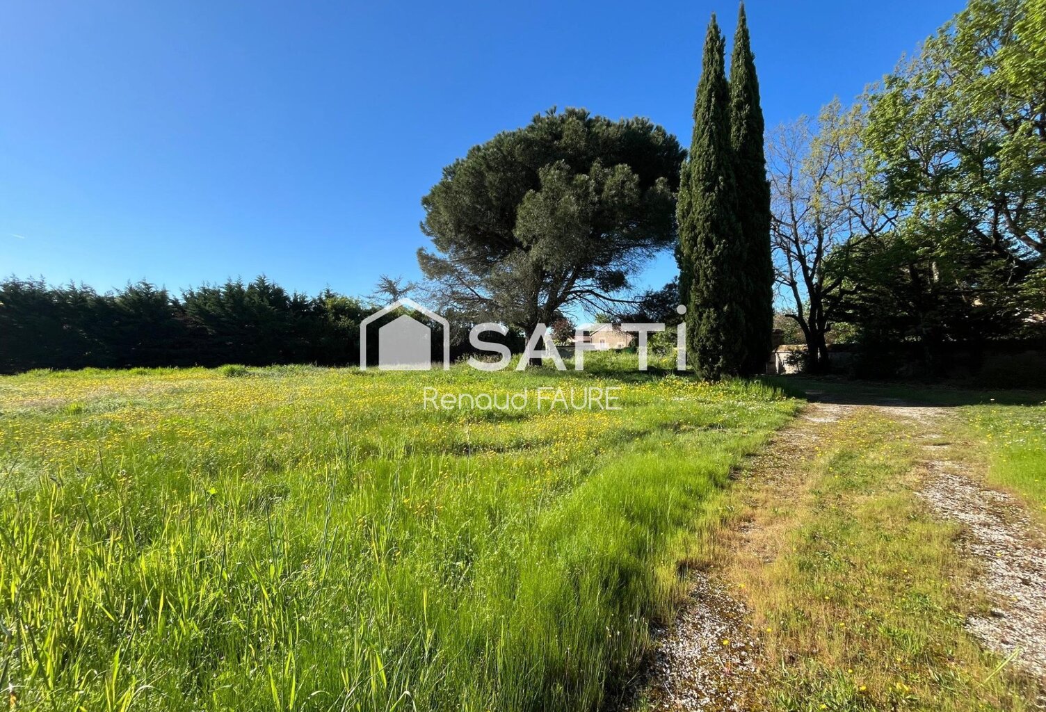 Terrain constructible de 2071m² — photo 1