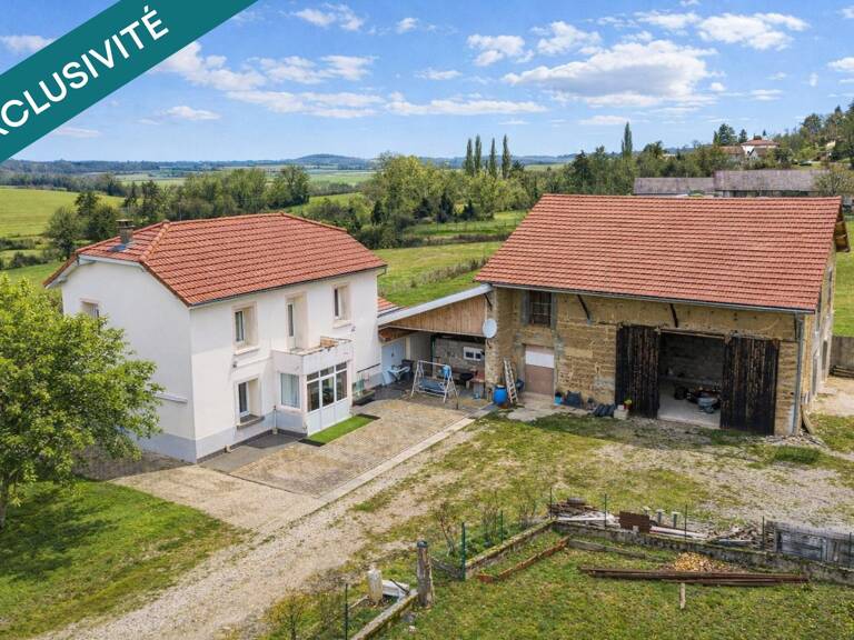 Propriété rare avec deux maisons et 1,7 hectare de terrain — photo 1