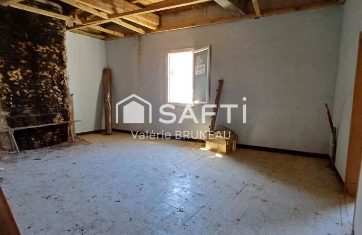 BATISSE A RENOVER DE 460 M2 AU CENTRE VILLAGE — photo 3