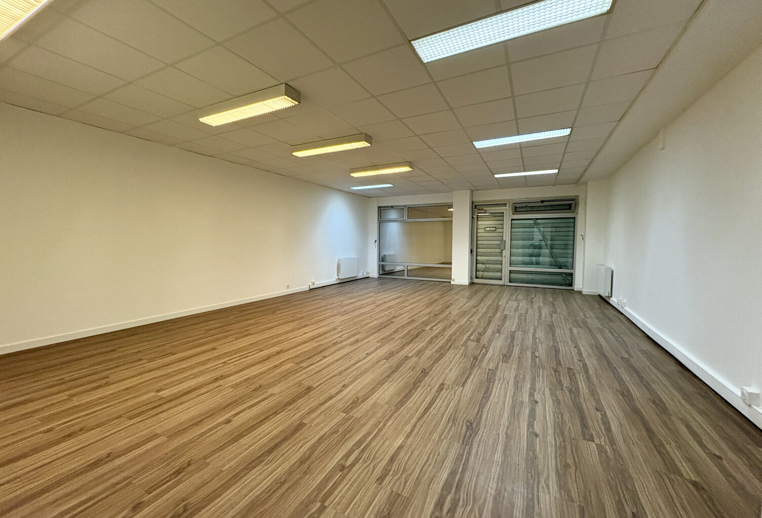 Local commercial de 154,4m2 modulable   Gerland — photo 1