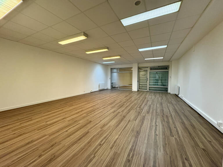 Local commercial de 154,4m2 modulable   Gerland — photo 1