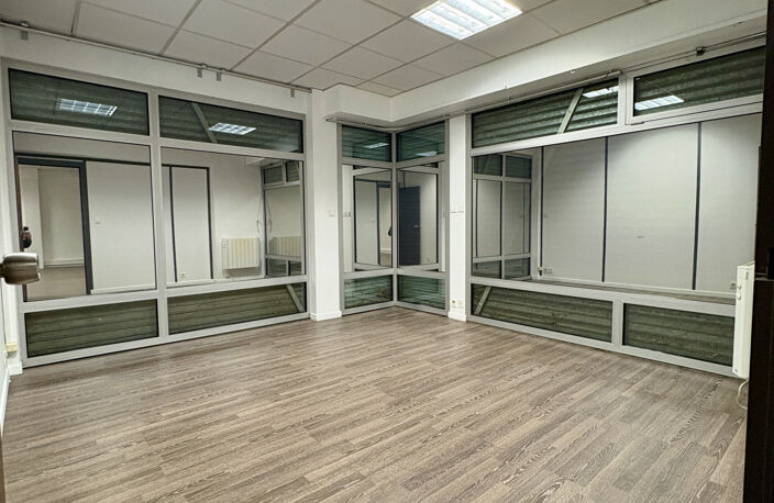 Local commercial de 154,4m2 modulable   Gerland — photo 2