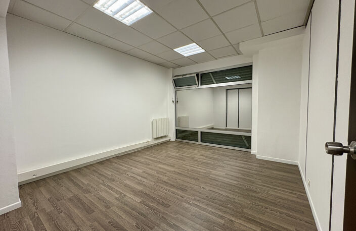 Local commercial de 154,4m2 modulable   Gerland — photo 3