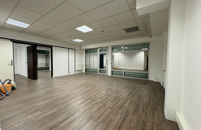 Local commercial de 154,4m2 modulable   Gerland — photo 4