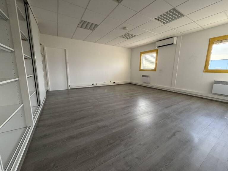 Commerce  83 m² — photo 1