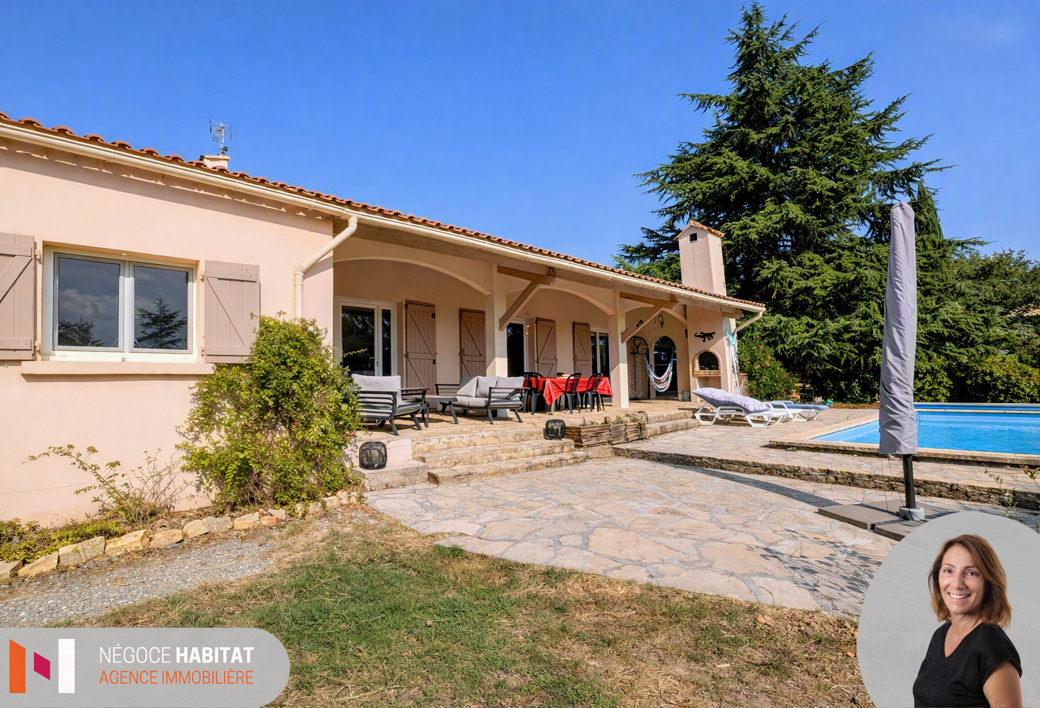 VILLA PLAIN PIED PISCINE STUDIO TERRAIN 4000 M2 — photo 1
