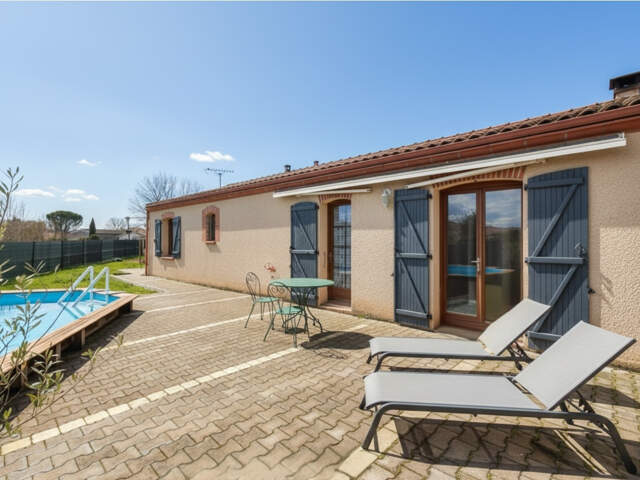 Maison de 120 m2 de plain-pied avec garage et piscine — photo du bien