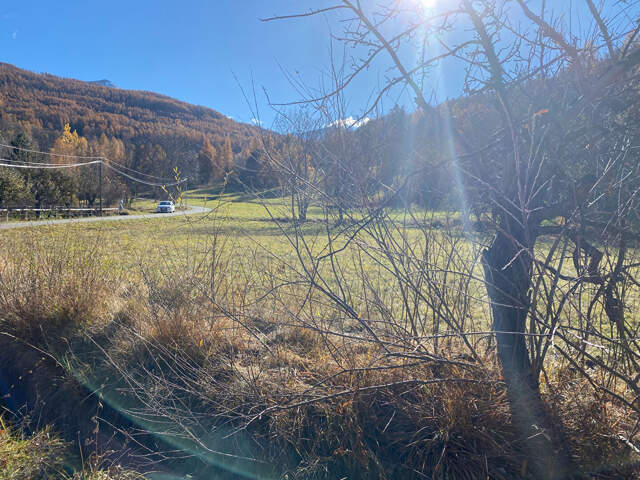 Terrain Crots 1063 m2 — photo du bien