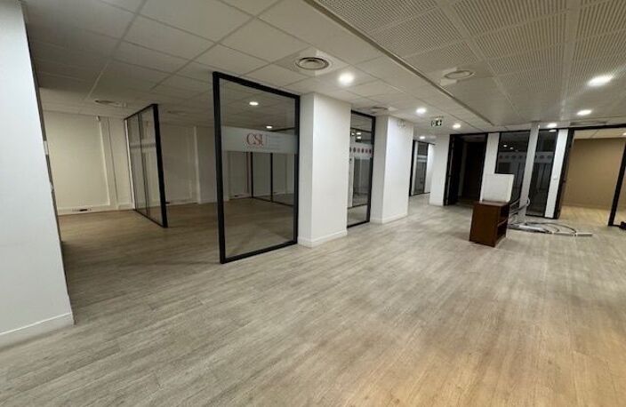 Bureaux open space à PARIS 17ème — photo 4