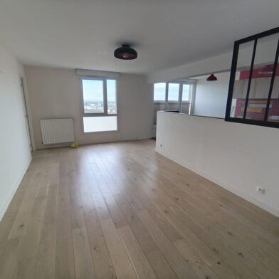 Appartement 4 pièces 1058 €