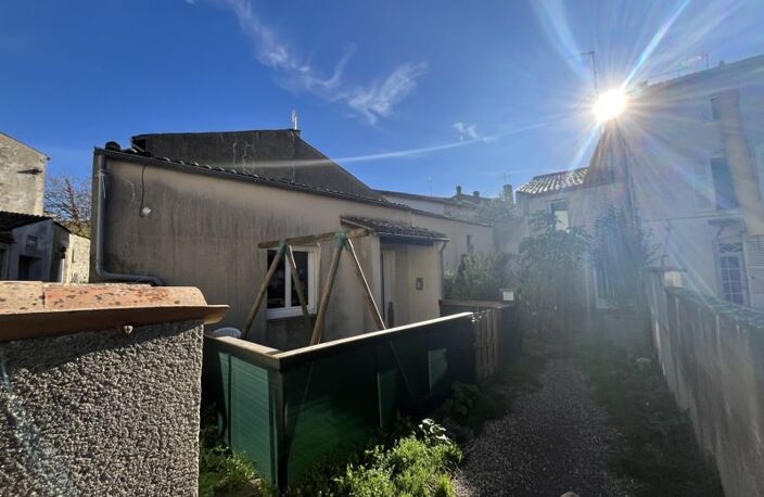 Vente immeuble   Saint-Jean-d'Angély (17400) — photo 2