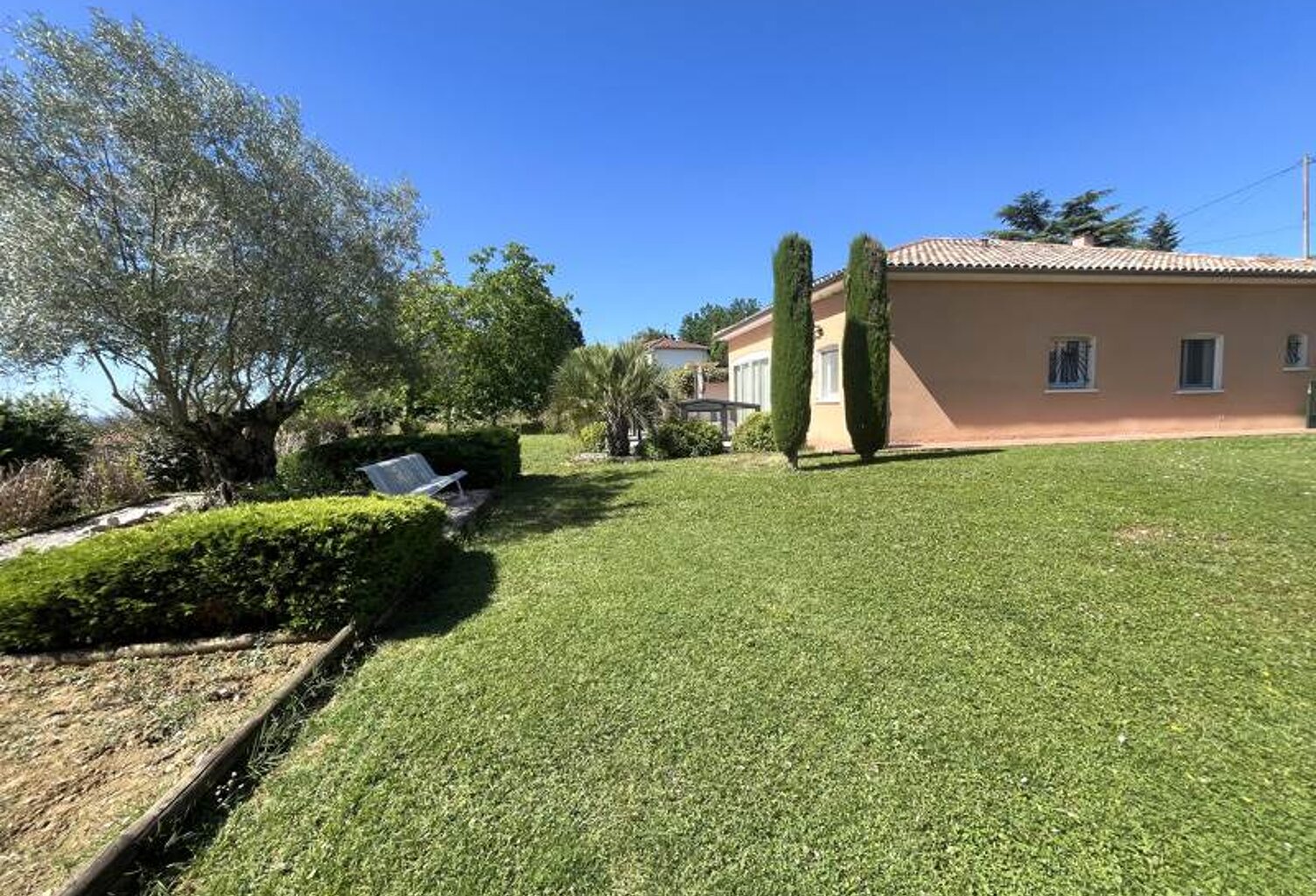 Contemporaine de 6 pièces principales — photo 1