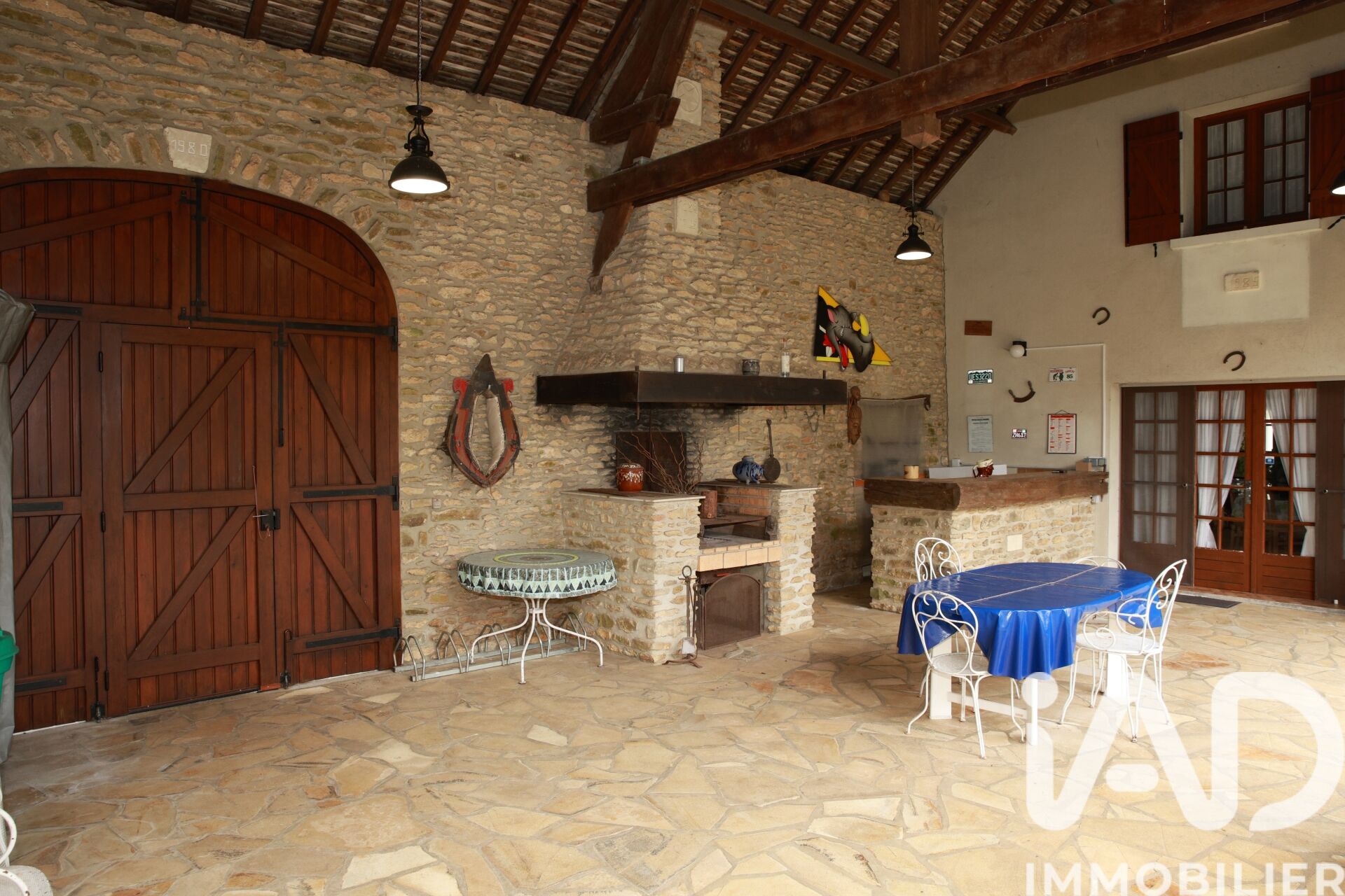 Carisey - 200m² - 8p.