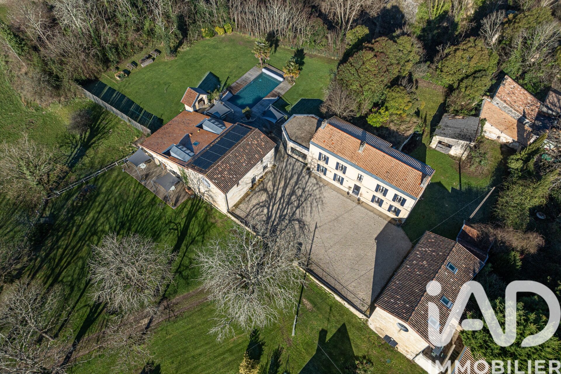 Prignac-Et-Marcamps - 480m² - 16p. - 10ch.