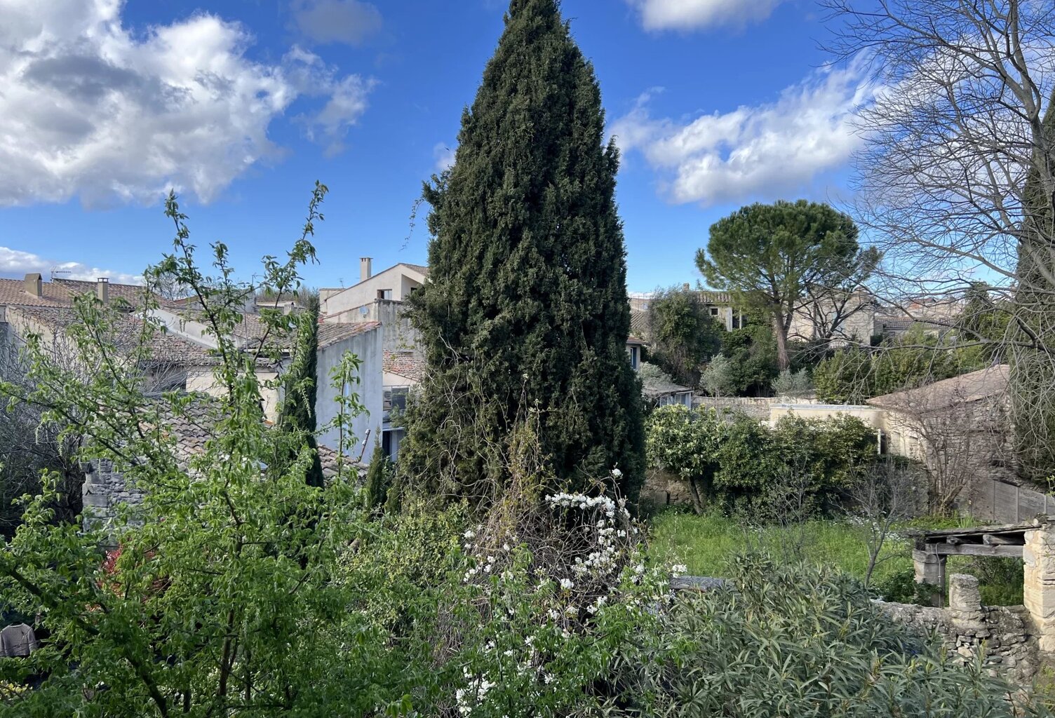 Une situation exceptionnelle : maison de ville avec jardin arbor — photo 1