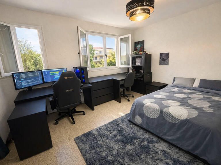 Grand studio de 28,91 m2 avec une place de parking et cave — photo 1