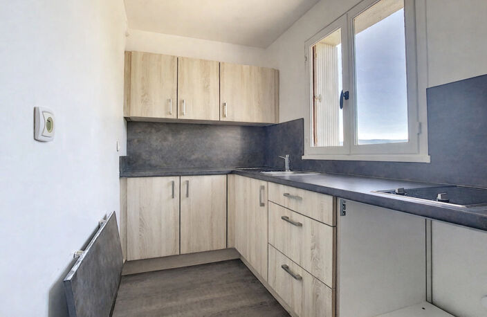 Grand studio de 28,91 m2 avec une place de parking et cave — photo 2